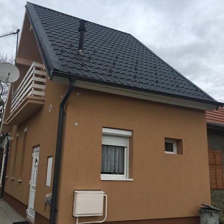 Pesti Apartmanhaz บุค ภายนอก รูปภาพ
