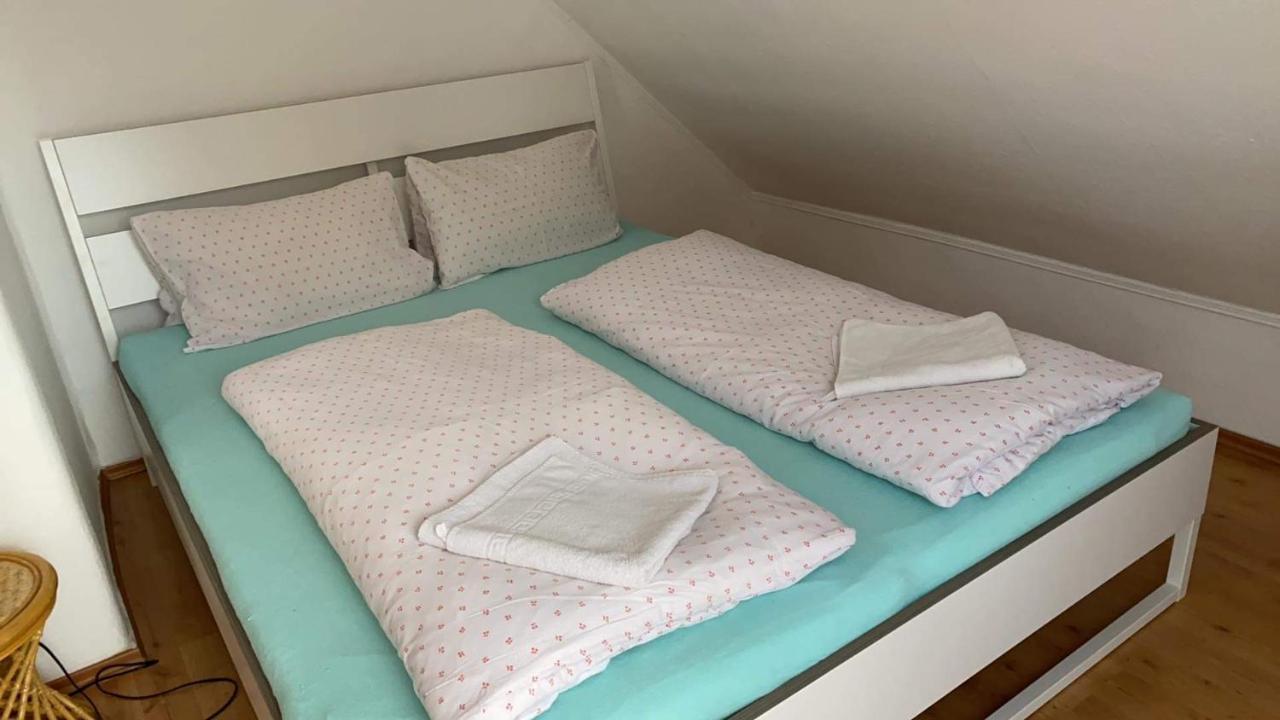 Pesti Apartmanhaz บุค ภายนอก รูปภาพ